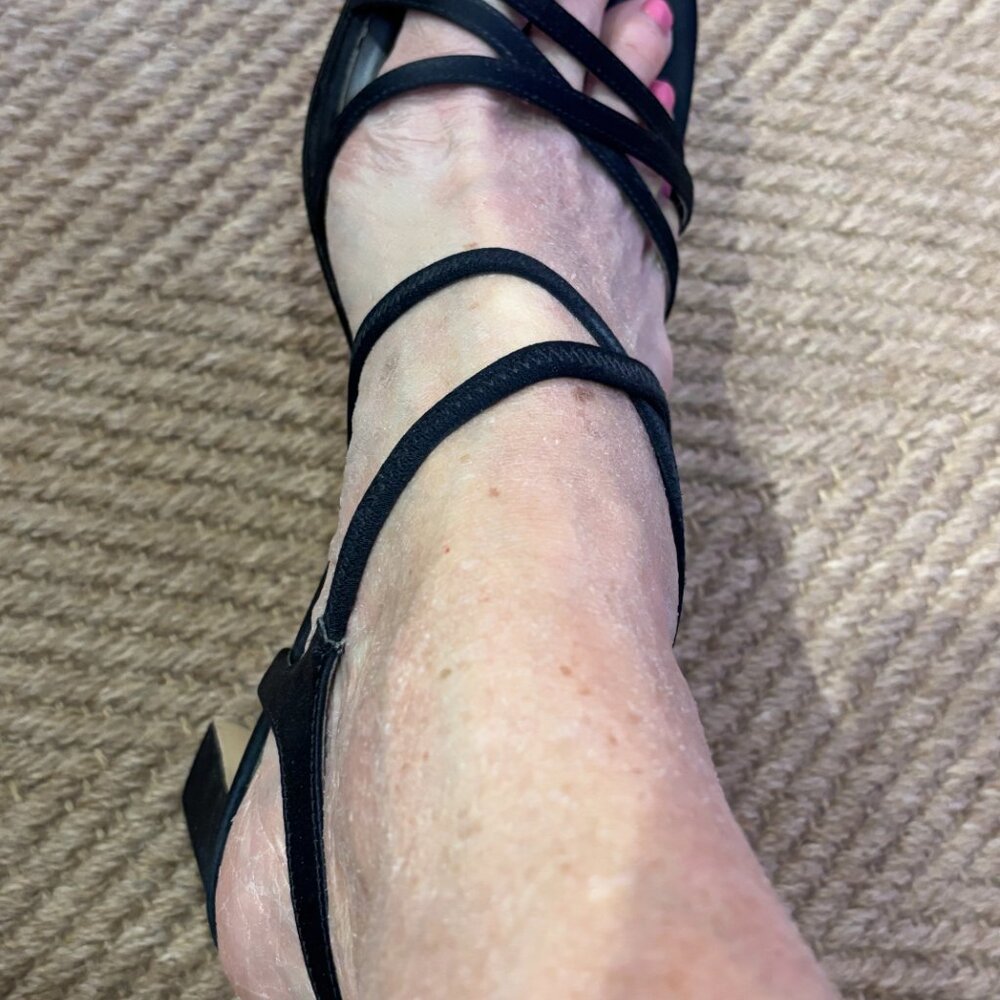 Mootsies Tootsies Navy Satin Heels - Picture 4 of 7